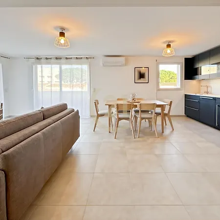 Duplex T4 Proche De La à Calvi (Corsica)